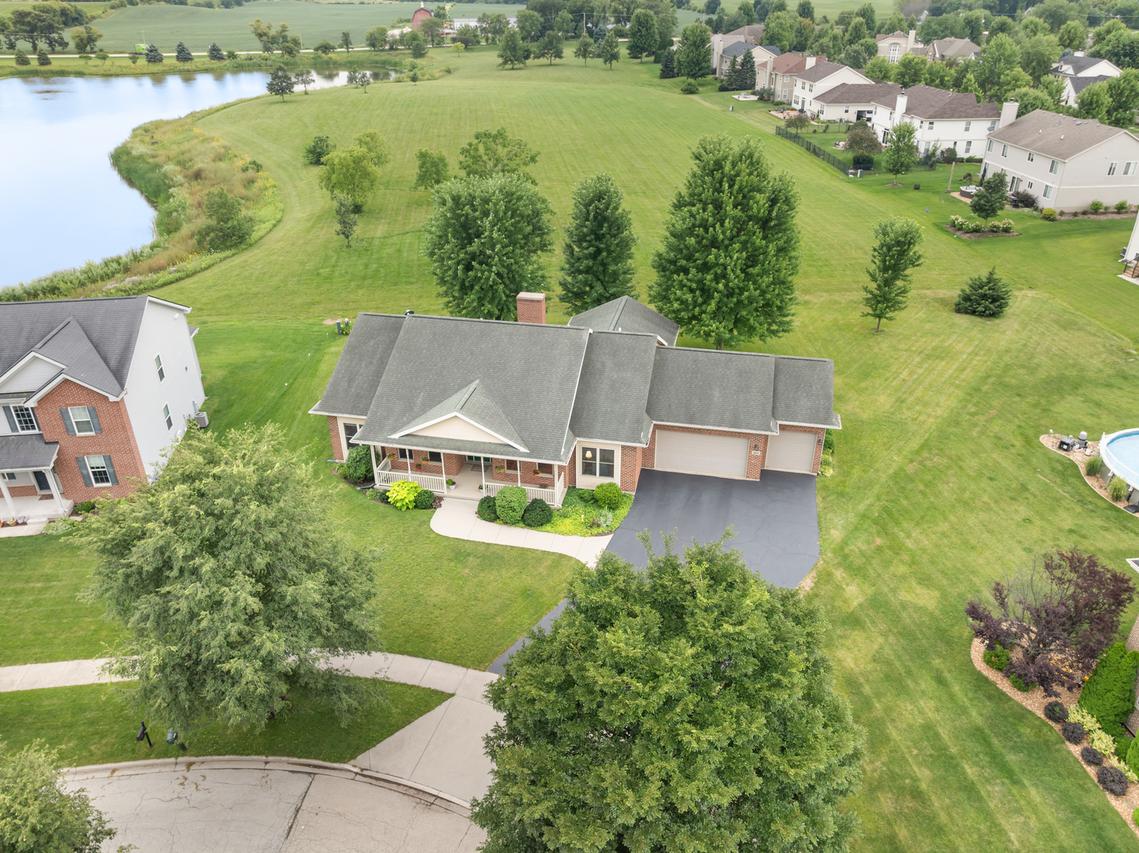 403 Jake Ct., Hampshire, IL 60140