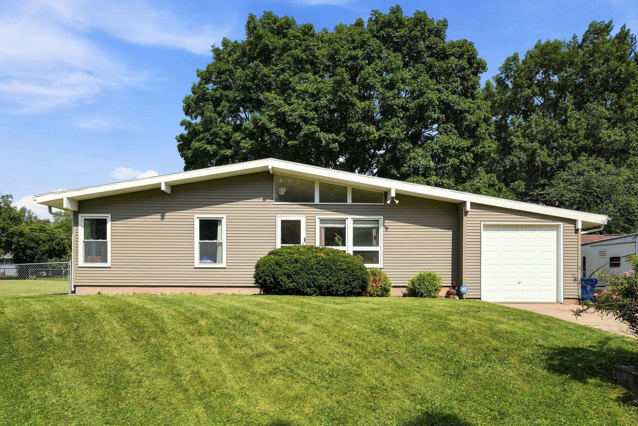 3818 15th St., Moline, IL 61265