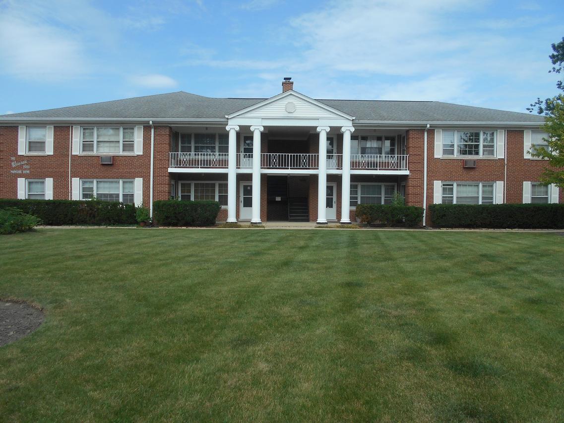2000 N Parkside Dr. #2C, Park Ridge, IL 60068