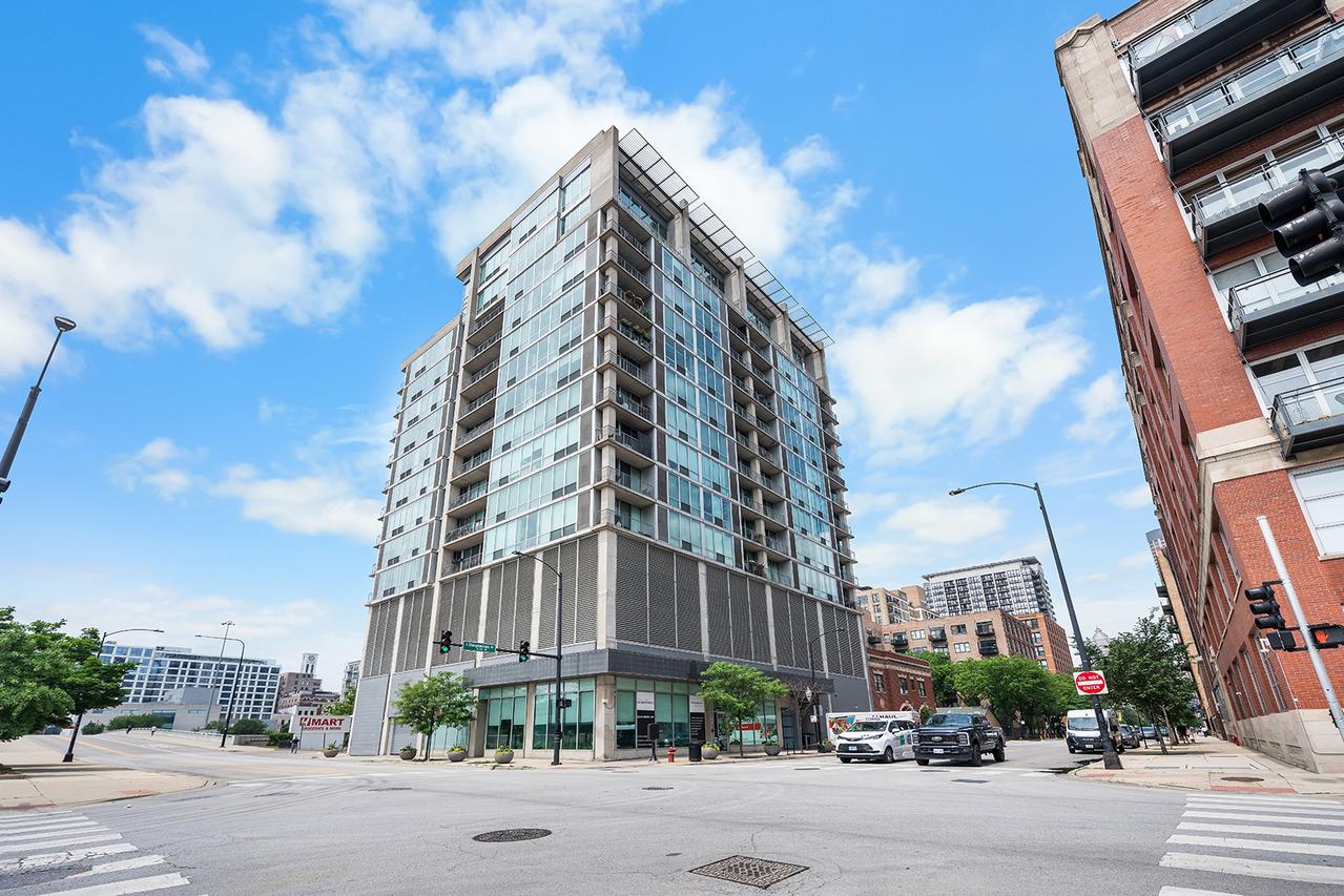 700 W Van Buren St. #1409, Chicago, IL 60607