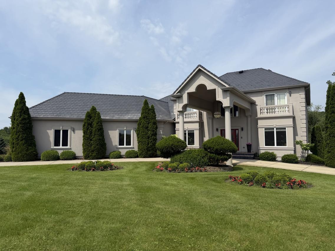 9 Falcon Lakes Dr., South Barrington, IL 60010