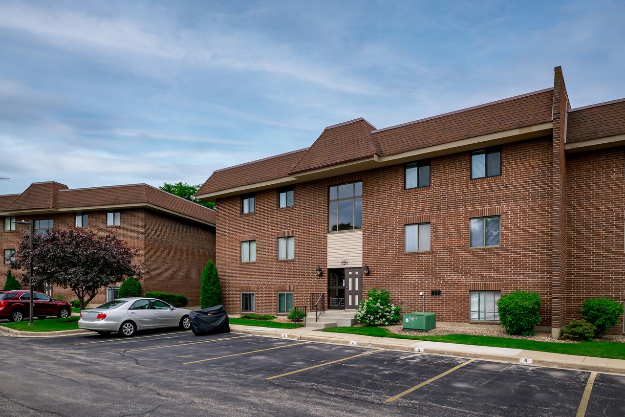 151 E Janata Blvd. #2A, Lombard, IL 60148