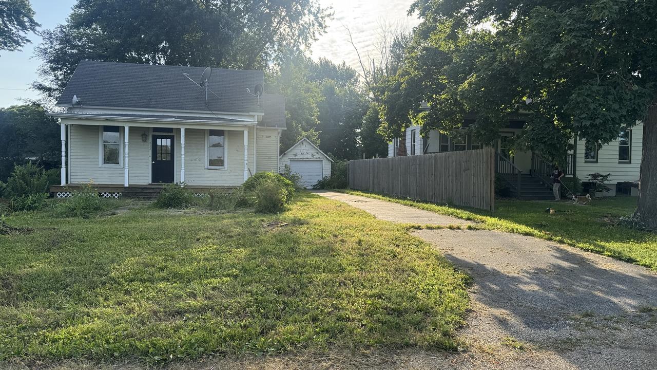 313 N Henderson St., Kenney, IL 61749