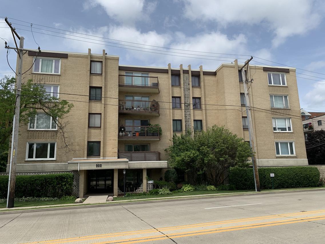 900 S River Rd. #4A, Des Plaines, IL 60016