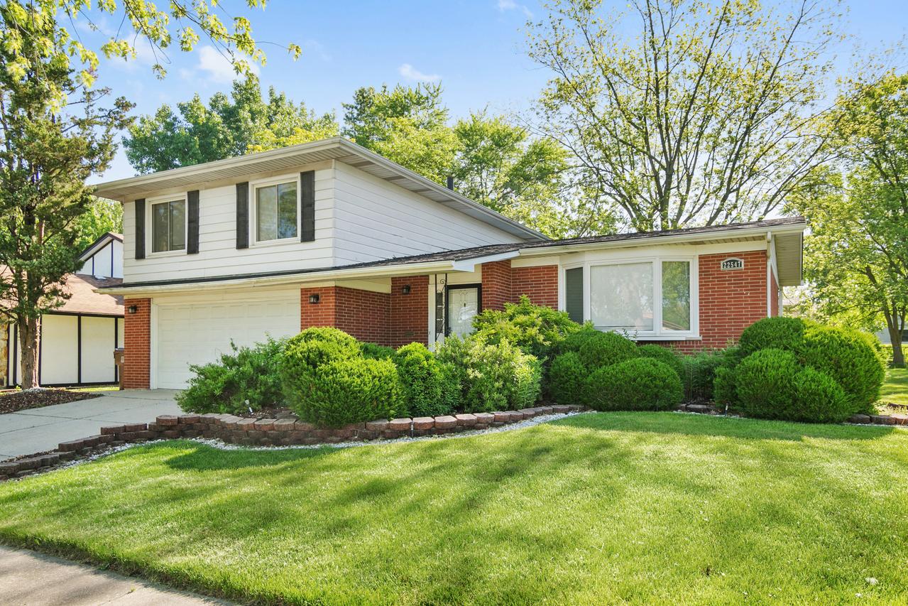 22547 Mission Dr., Richton Park, IL 60471