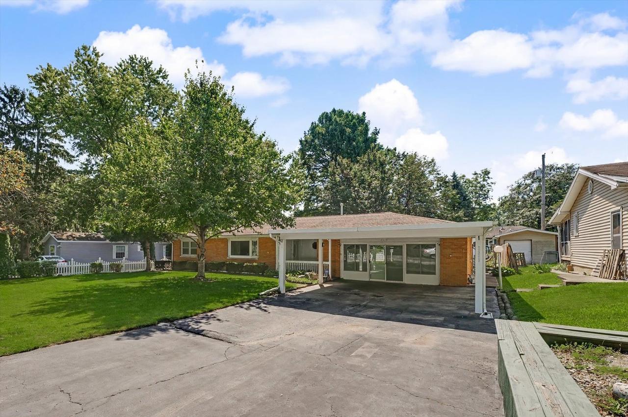 2411 Sharlyn Dr., Urbana, IL 61802
