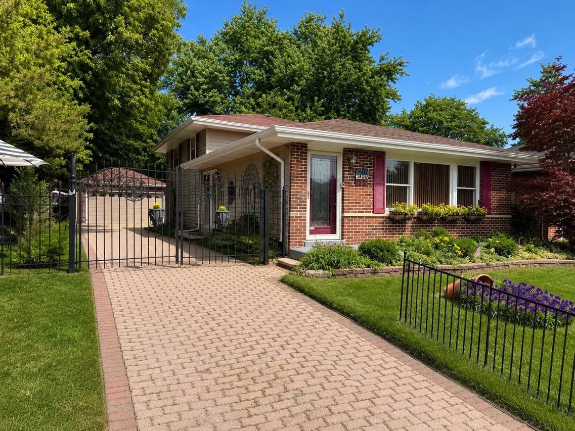 2176 N Westmoreland Dr., Palatine, IL 60074