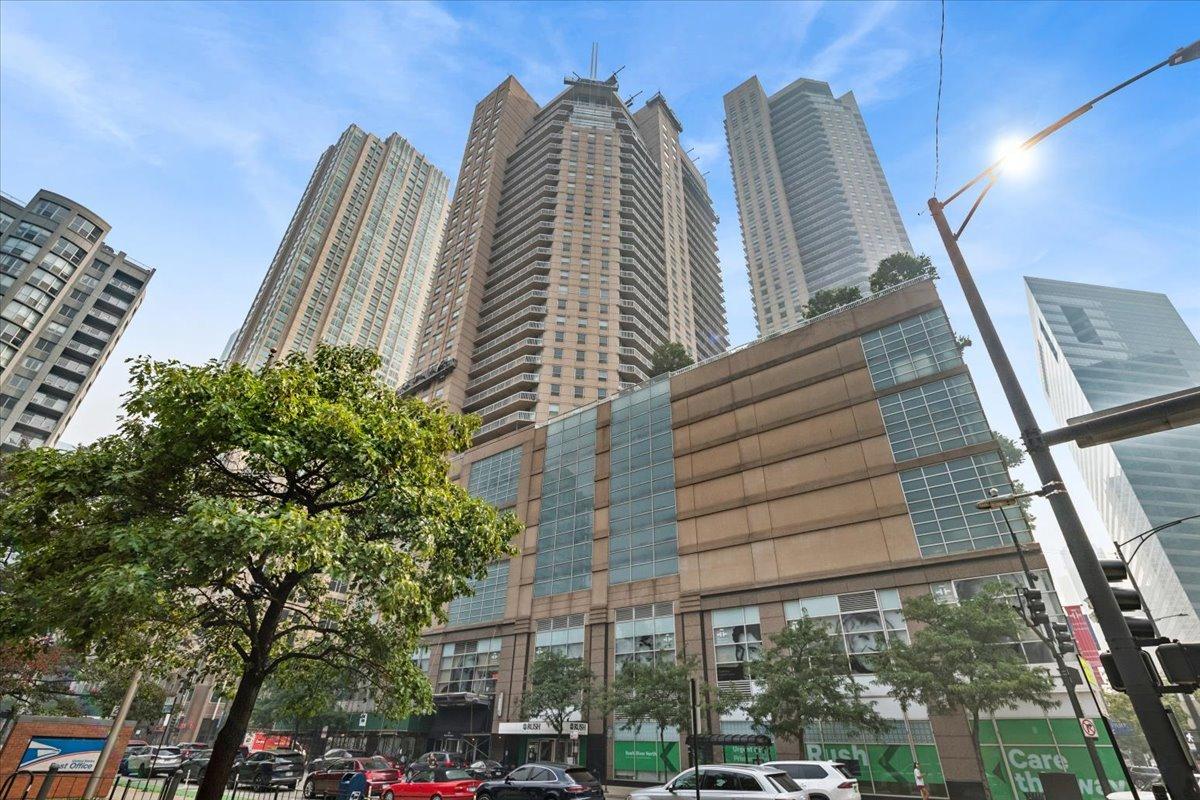 545 N Dearborn St. #1210, Chicago, IL 60654