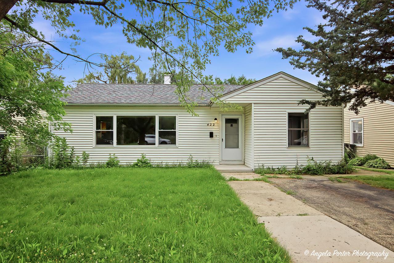 422 E Oak St., Mundelein, IL 60060