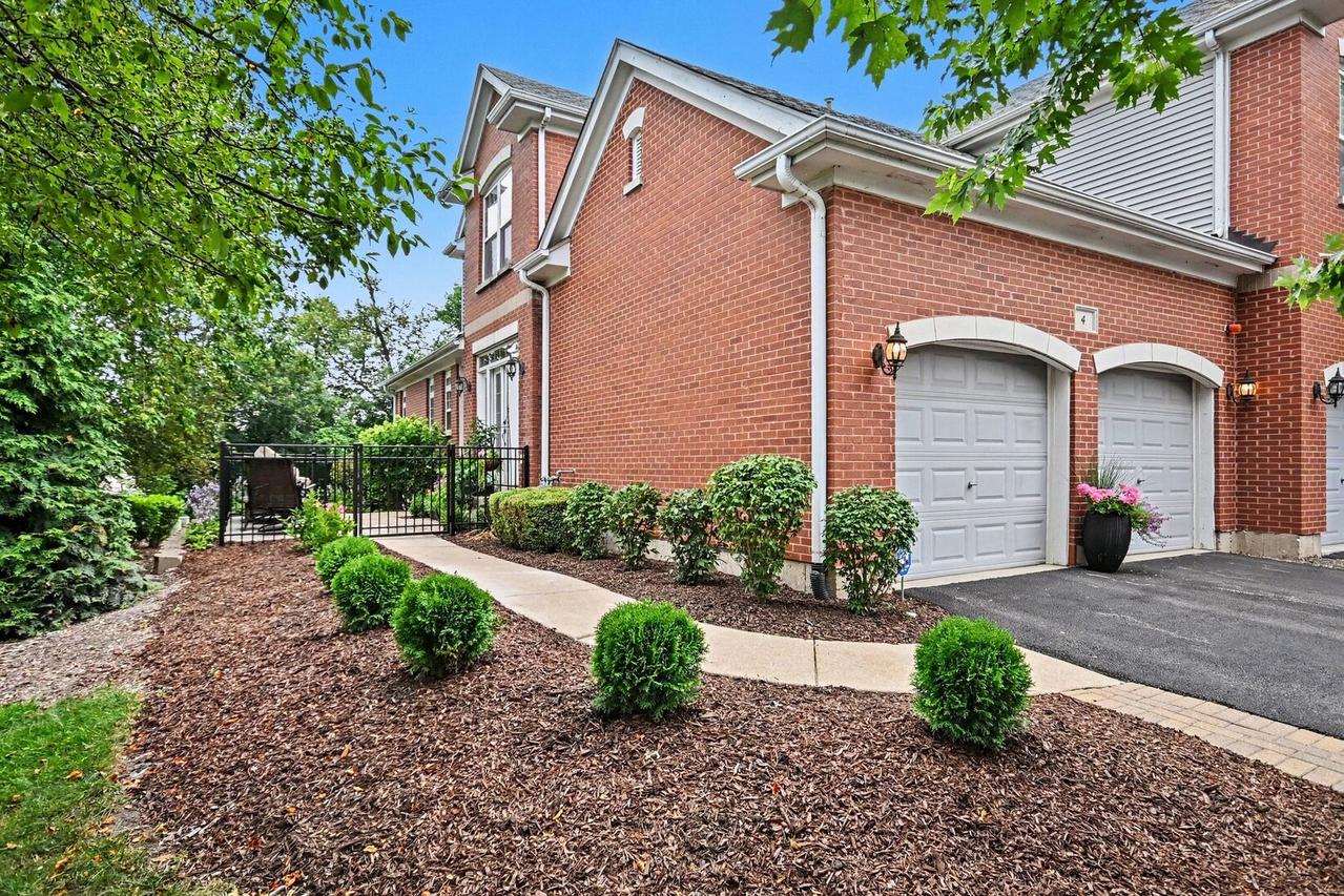 4 Lakebreeze Ct., Lake Zurich, IL 60047