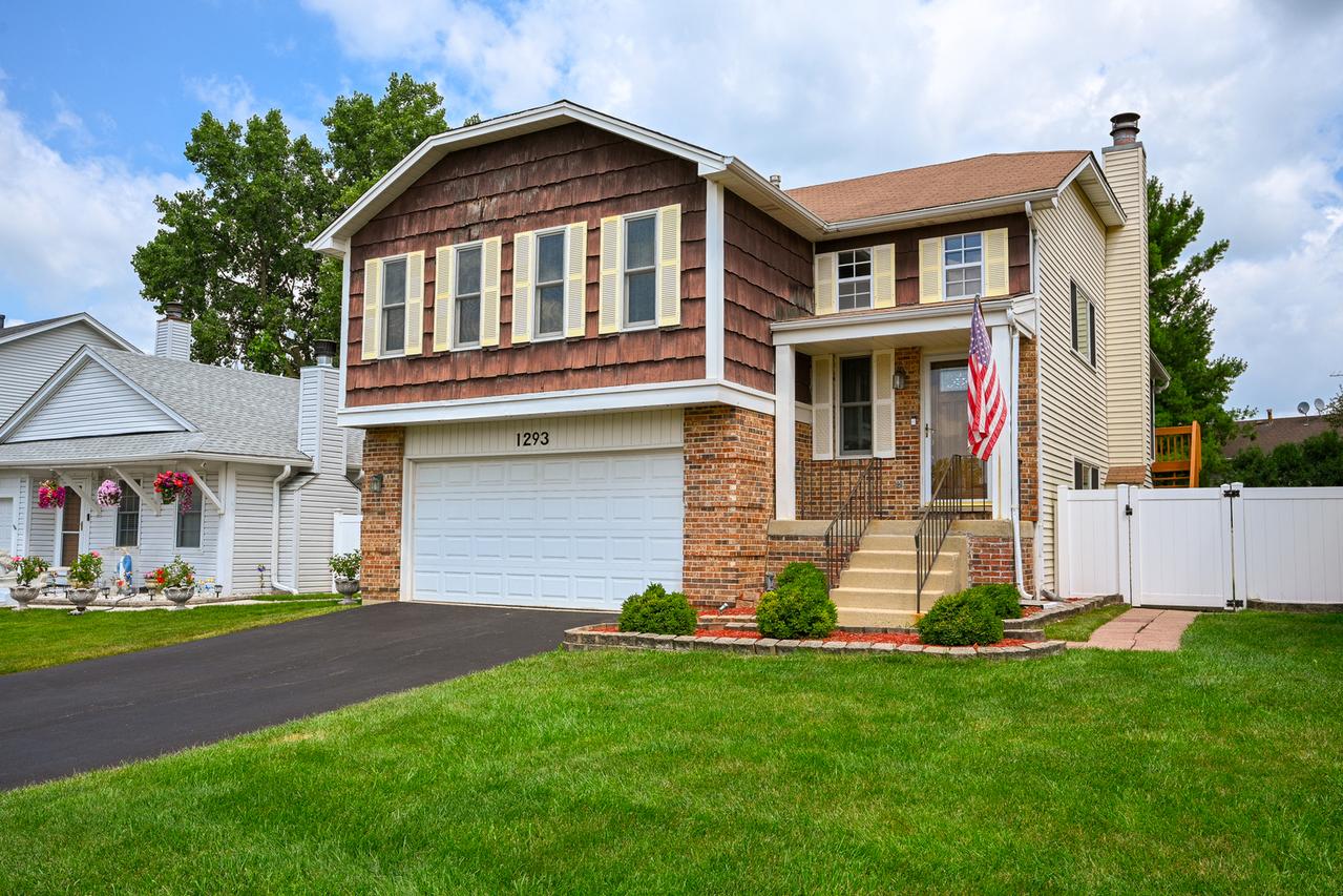 1293 Caribou Tr., Carol Stream, IL 60188