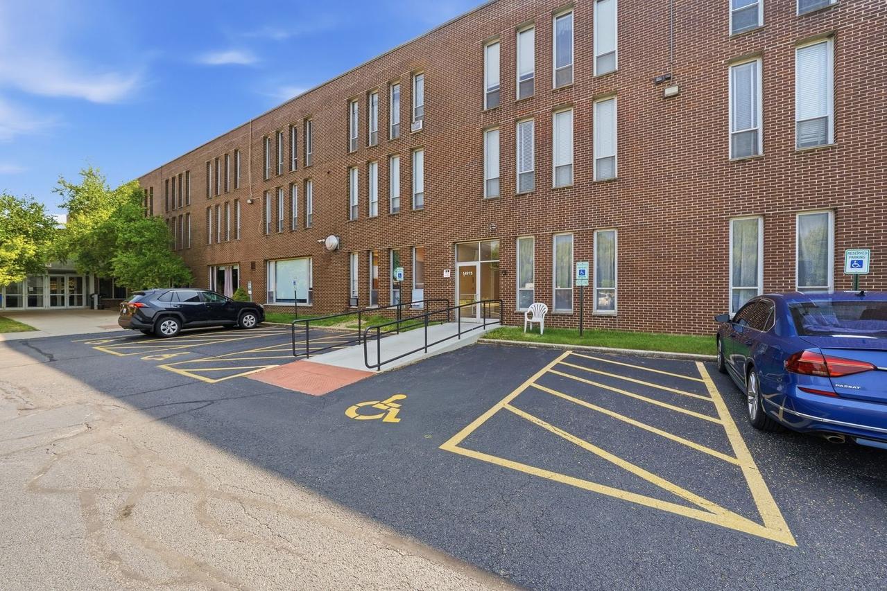 14915 E 127th St. #103, Lemont, IL 60439