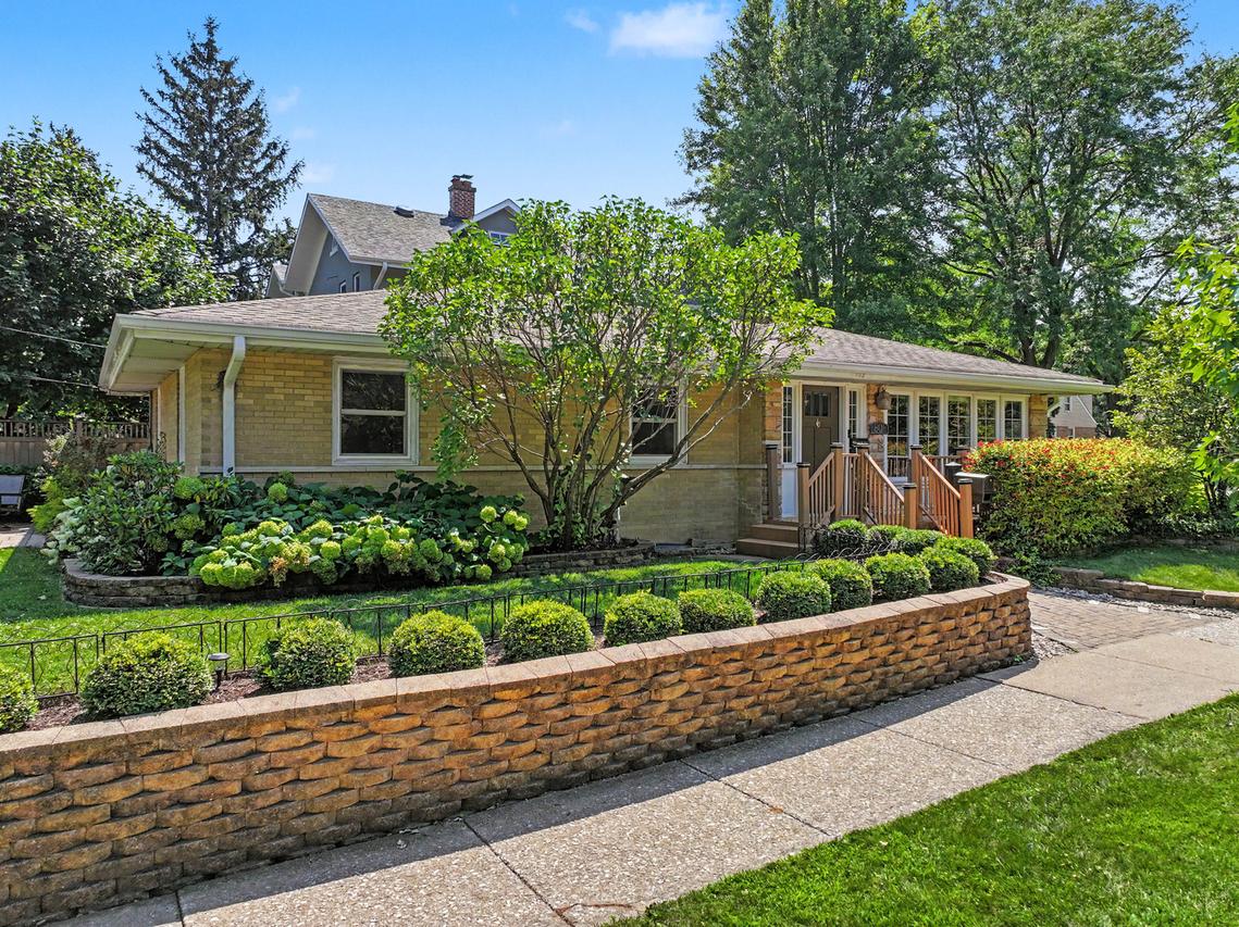 801 8th Ave., La Grange, IL 60525