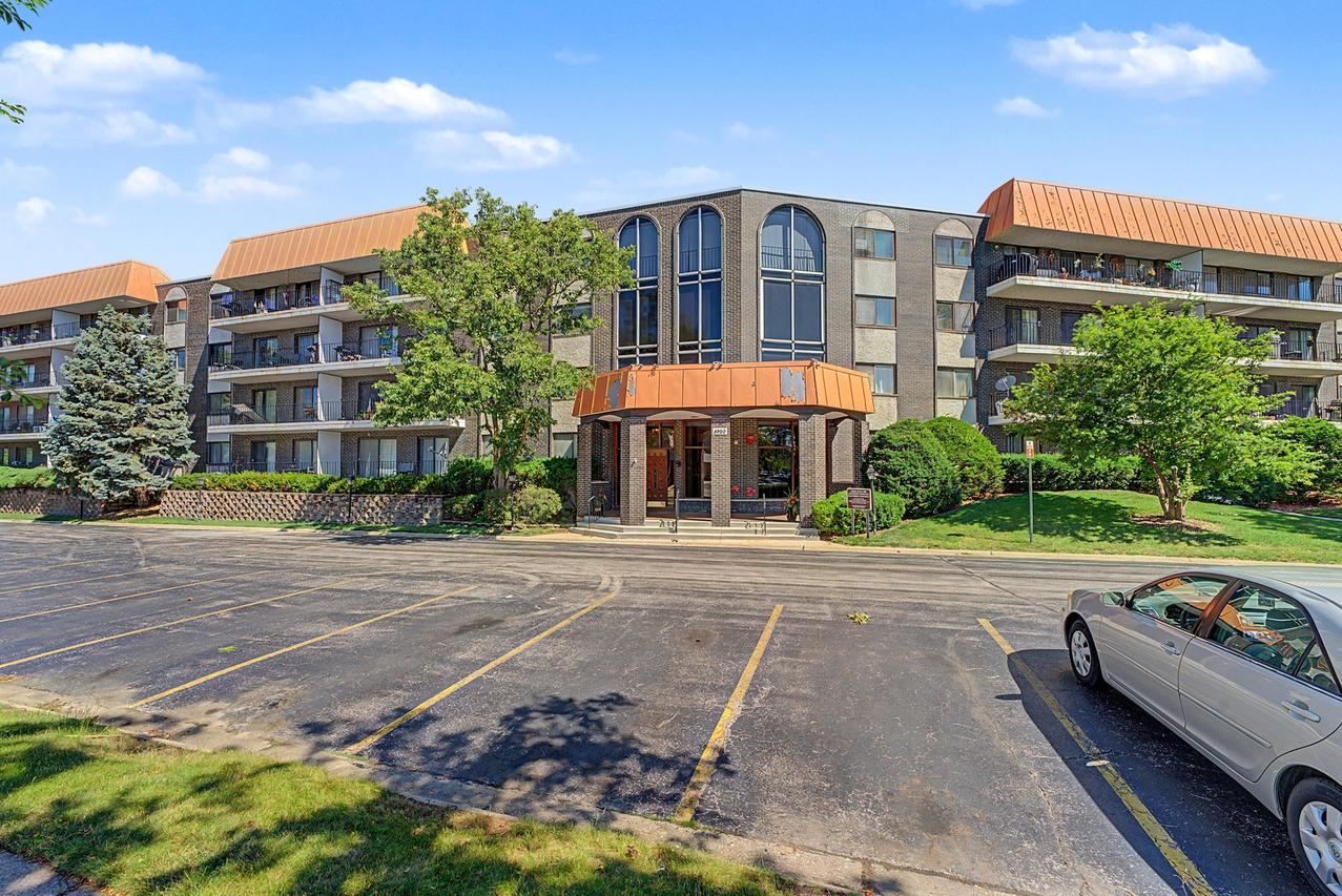 4900 Foster St. #407, Skokie, IL 60077