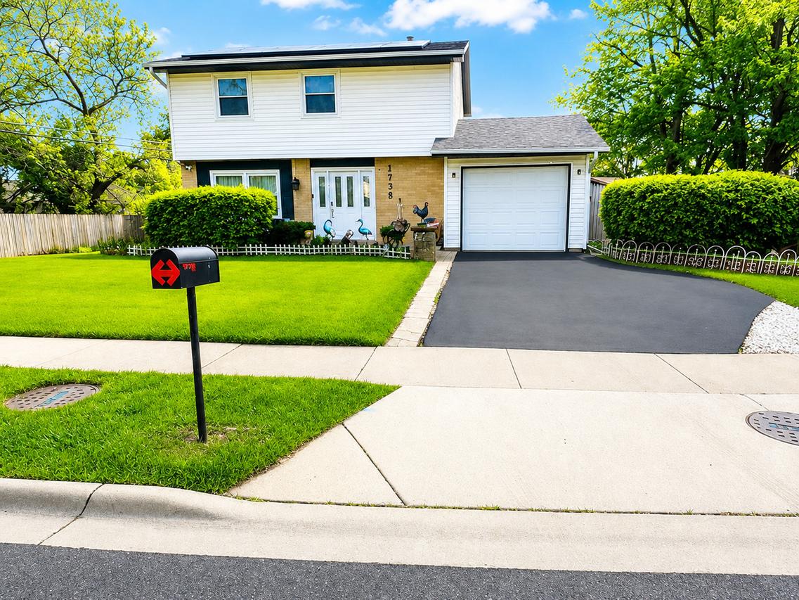1738 Newport St., Glendale Heights, IL 60139