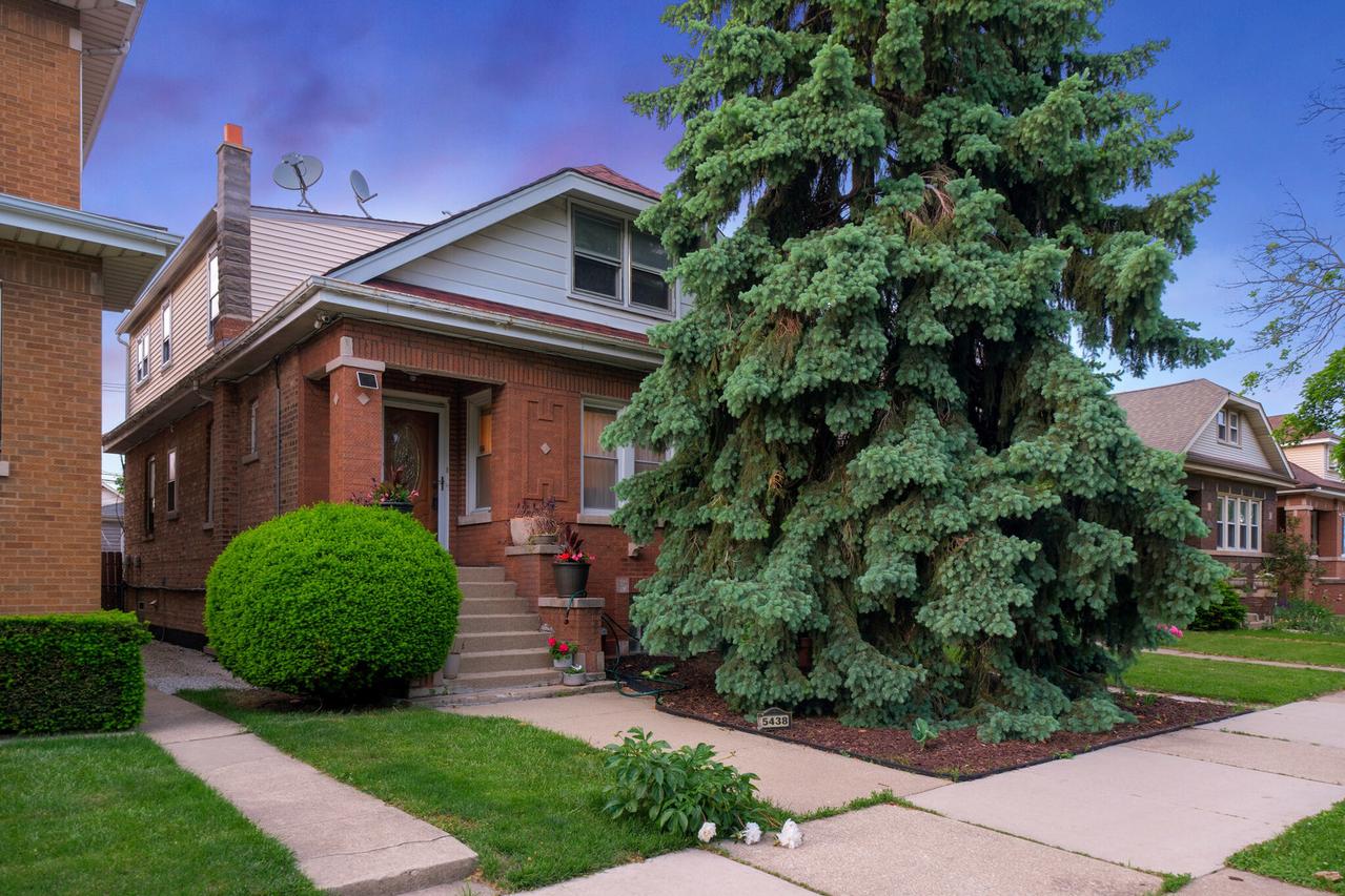 5438 W Melrose St., Chicago, IL 60641