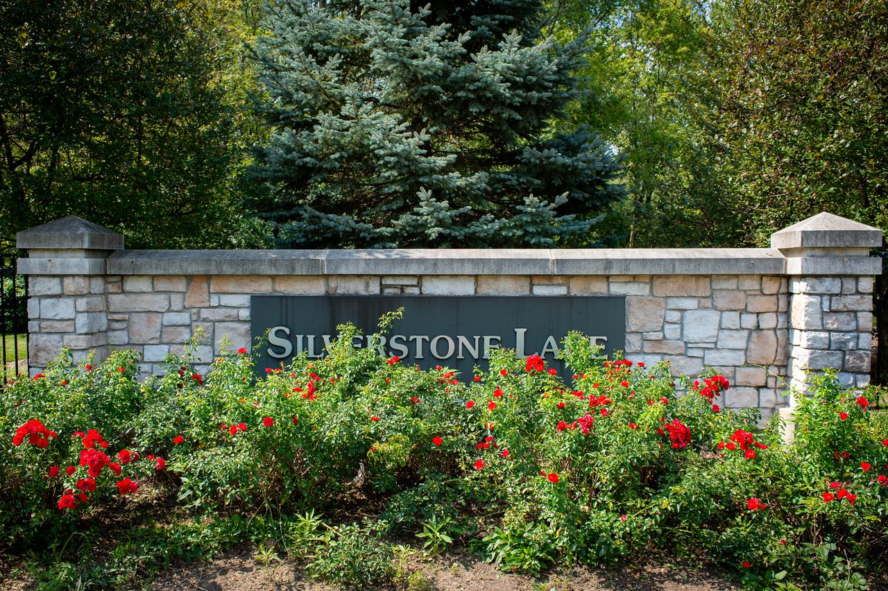 2017 Silverstone Dr., Carpentersville, IL 60110