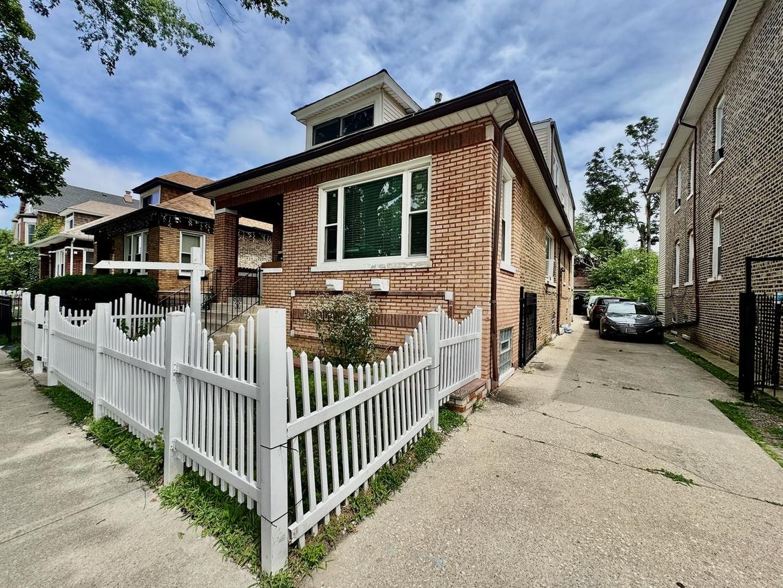 8325 S Saginaw Ave., Chicago, IL 60617