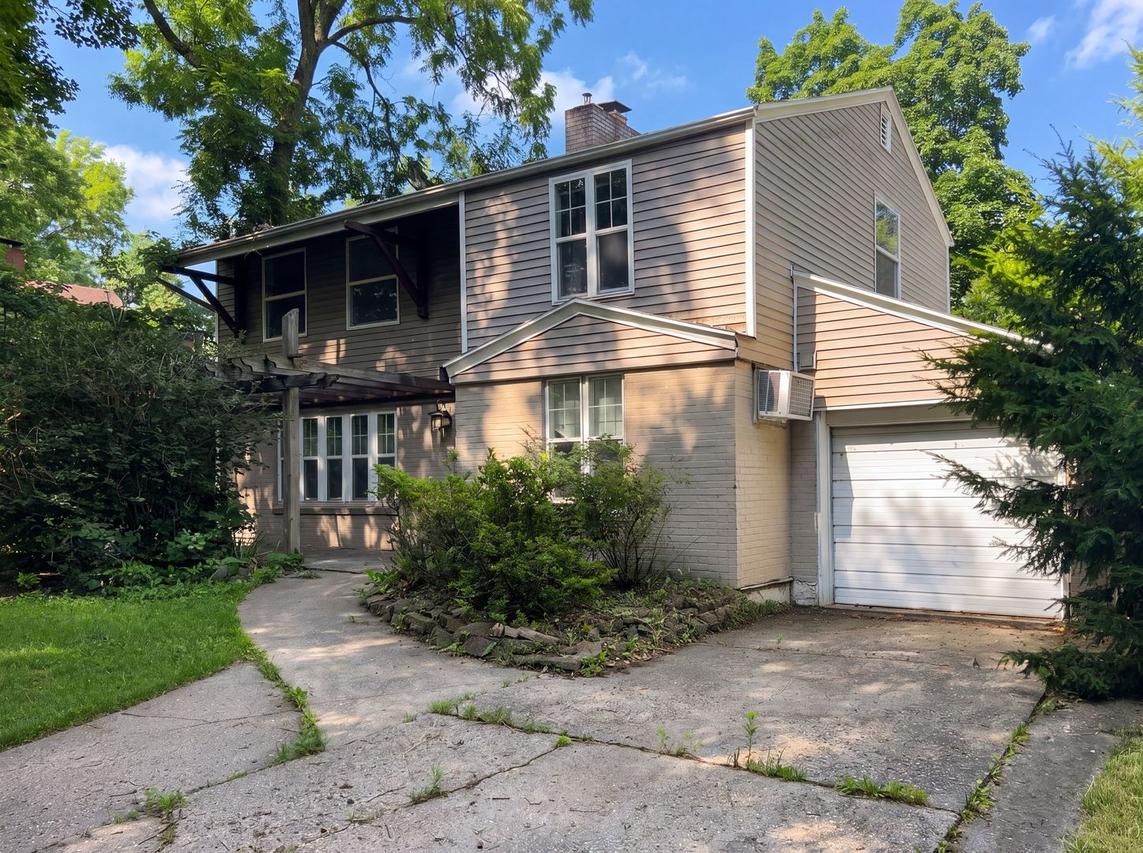 911 Foley Ave., Champaign, IL 61820