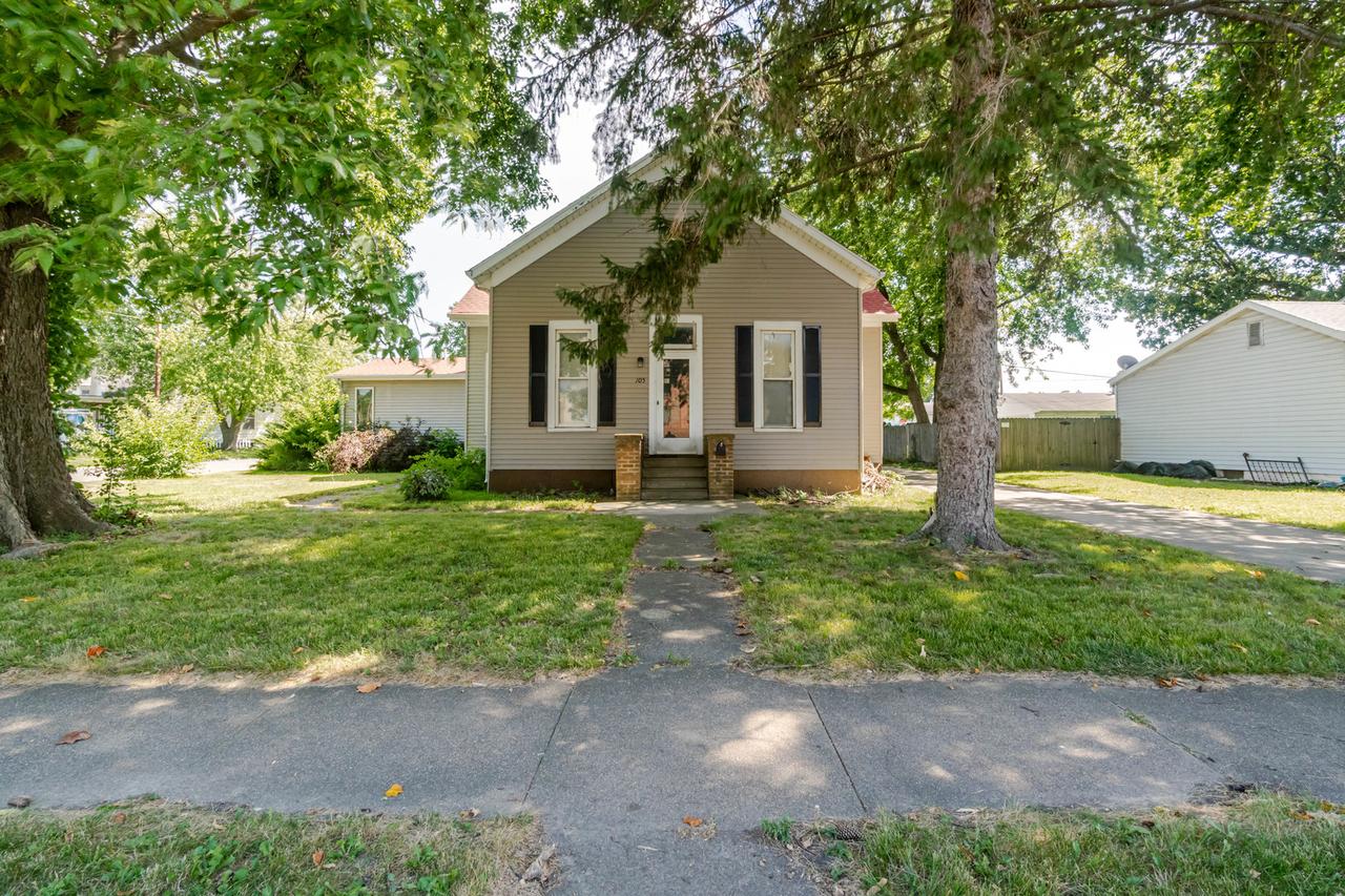 105 7th St., Lincoln, IL 62656
