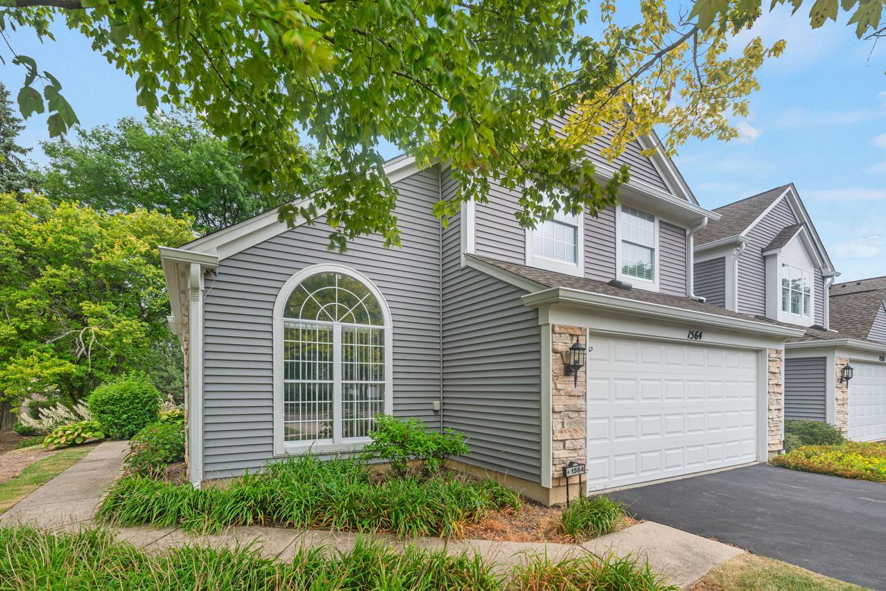 1564 Westbury Dr., Hoffman Estates, IL 60192