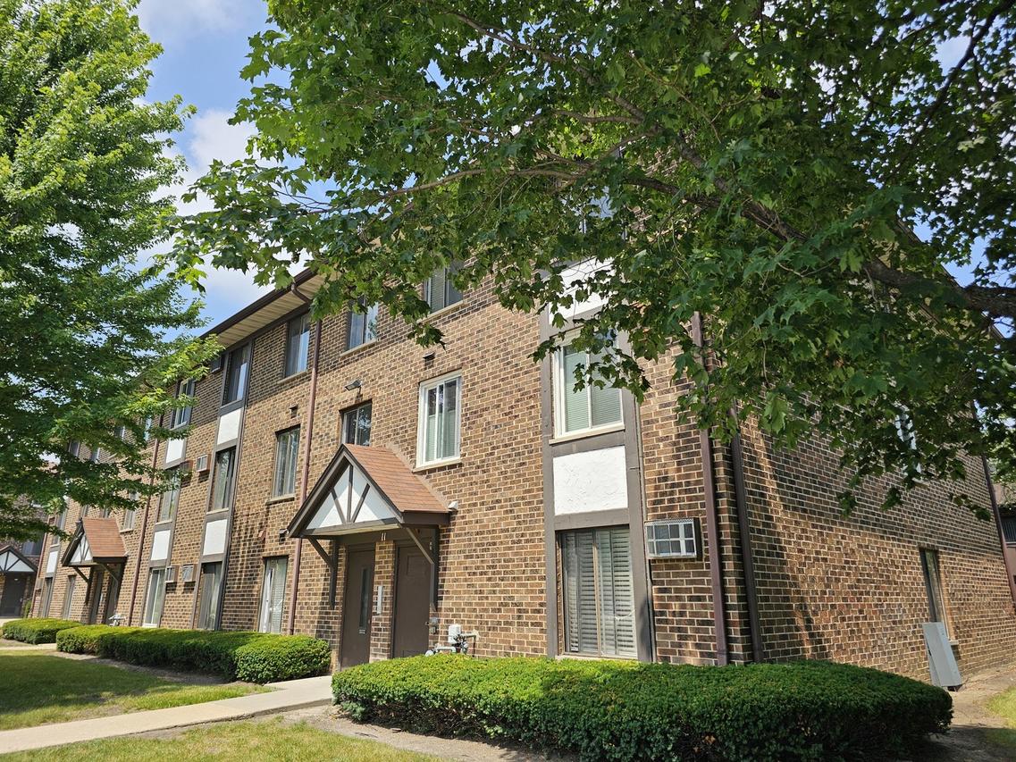 11 Crestview Ln. #10, Vernon Hills, IL 60061