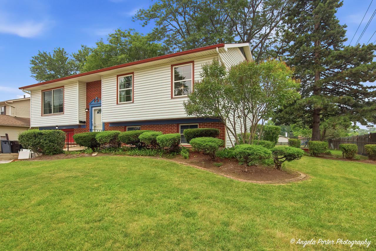 15 Old Mill Grove Rd., Lake Zurich, IL 60047