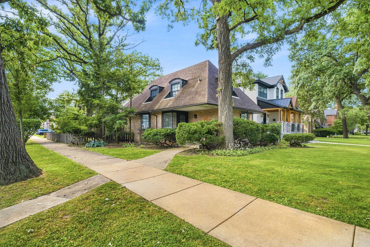 10403 S Talman Ave., Chicago, IL 60655