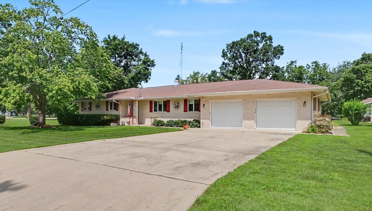 [Address Hidden by Seller], Farmer City, IL 61842