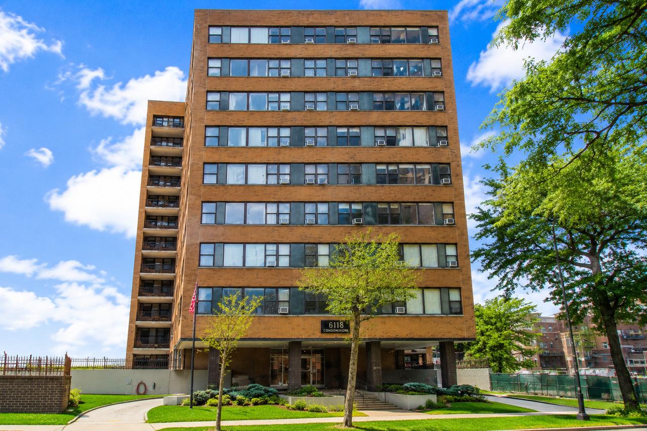 6118 N Sheridan Rd. #1102, Chicago, IL 60660