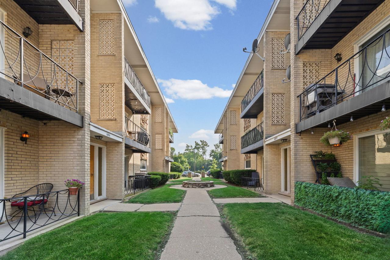 6811 N Olmsted Ave. #205, Chicago, IL 60631