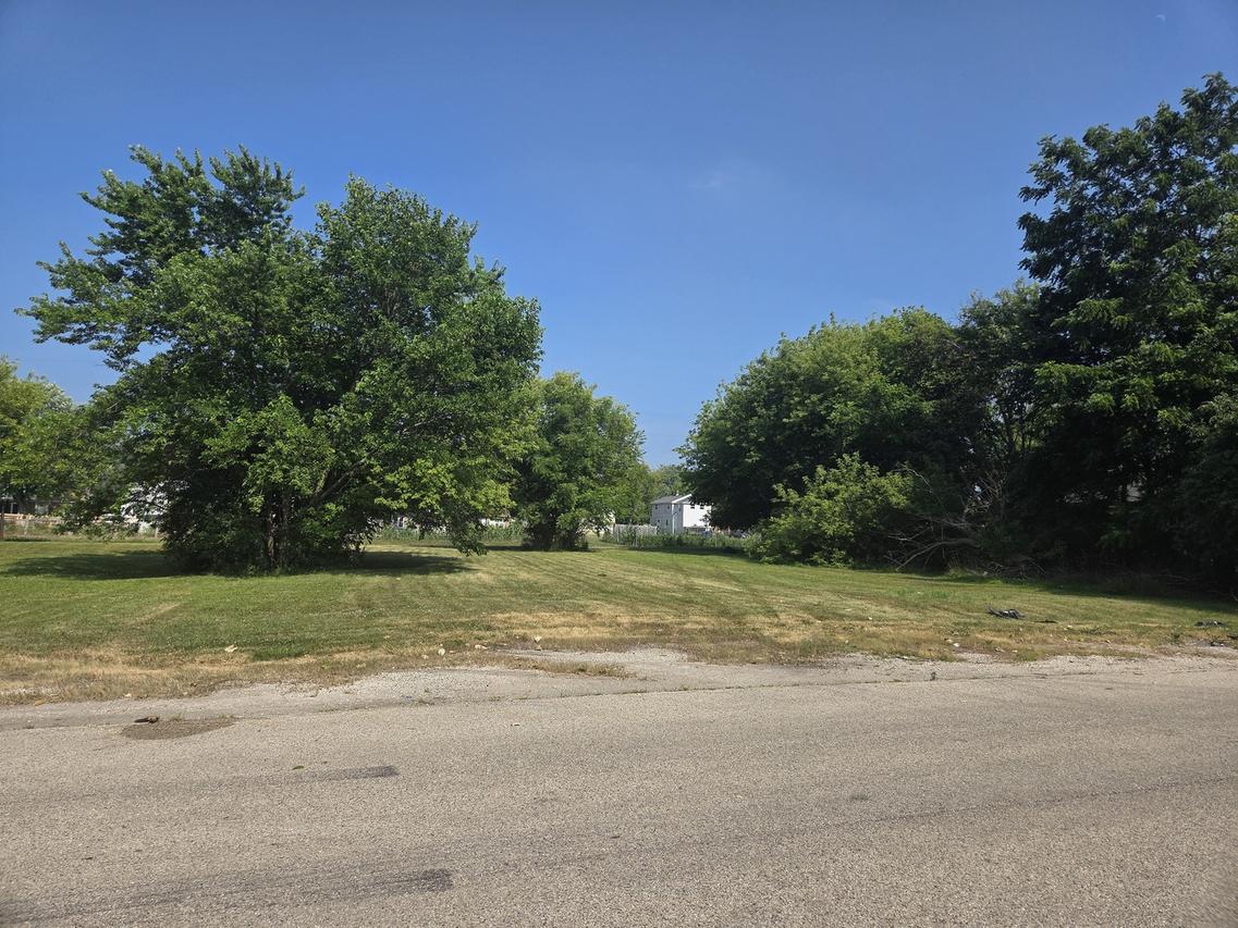 1213 Greenfield Ave., Waukegan, IL 60085