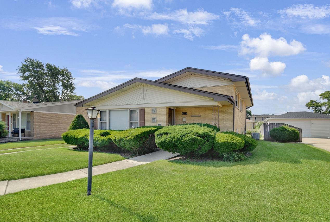4513 W 102nd St., Oak Lawn, IL 60453