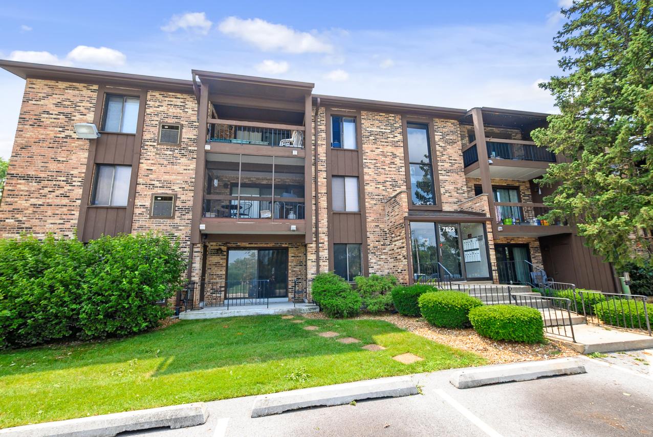 7523 175th St. #731, Tinley Park, IL 60477
