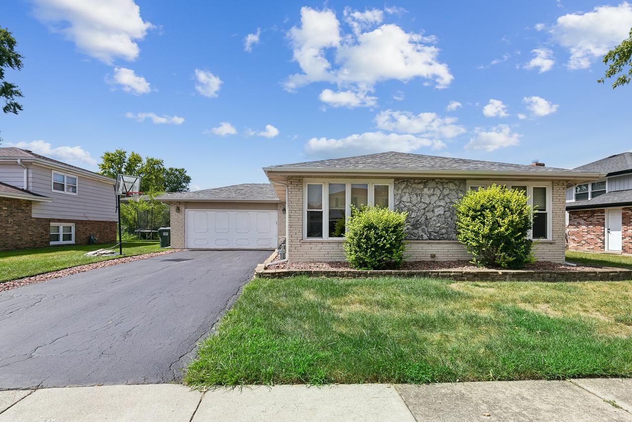 238 S Walnut St., Glenwood, IL 60425