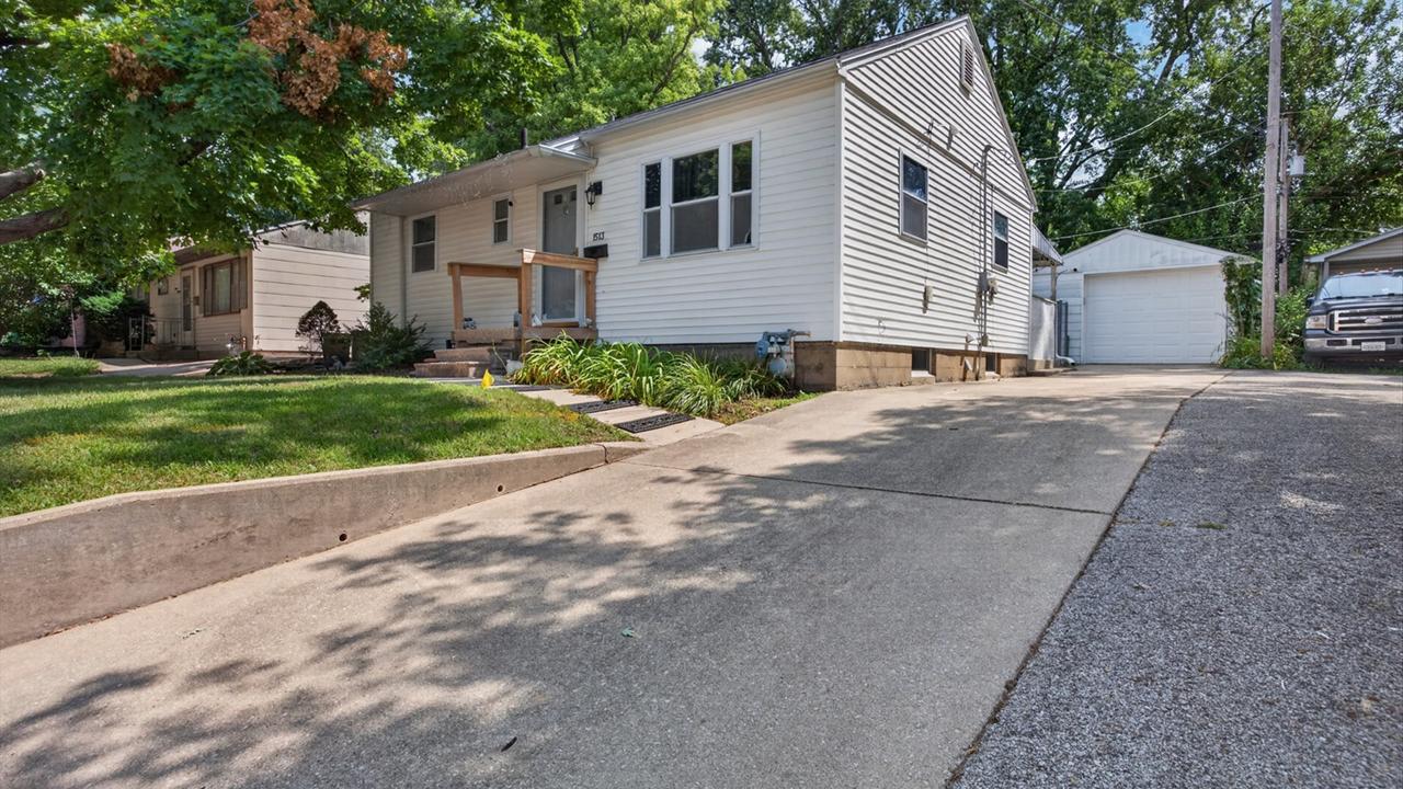 1513 N Linden St., Bloomington, IL 61701