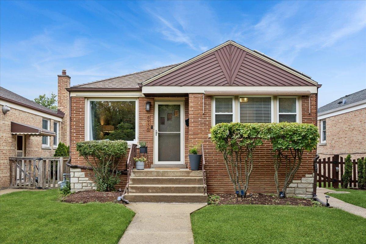 8936 W Forestview Ave., North Riverside, IL 60546