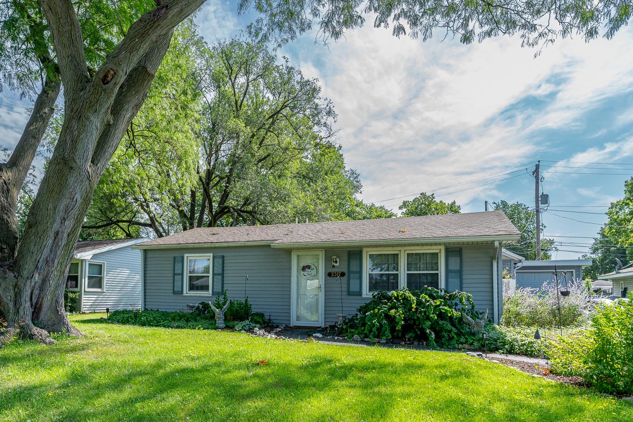 2317 9th St., Silvis, IL 61282