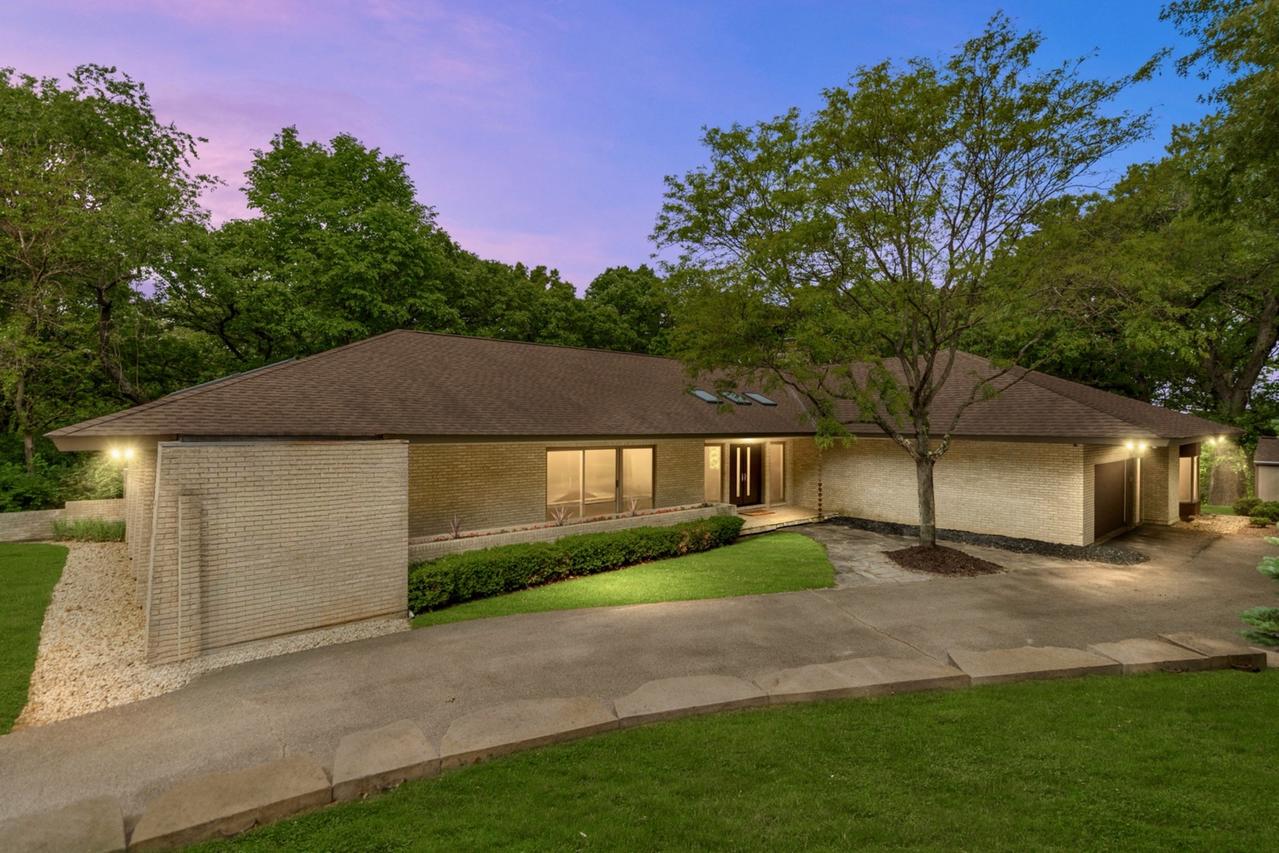 4 Far Hills Rd., Barrington Hills, IL 60010