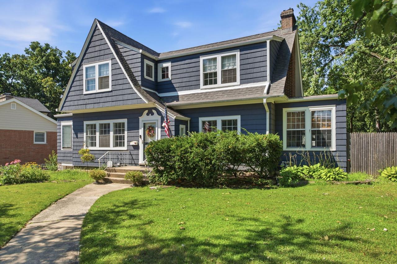 1249 Maple Ave., Downers Grove, IL 60515