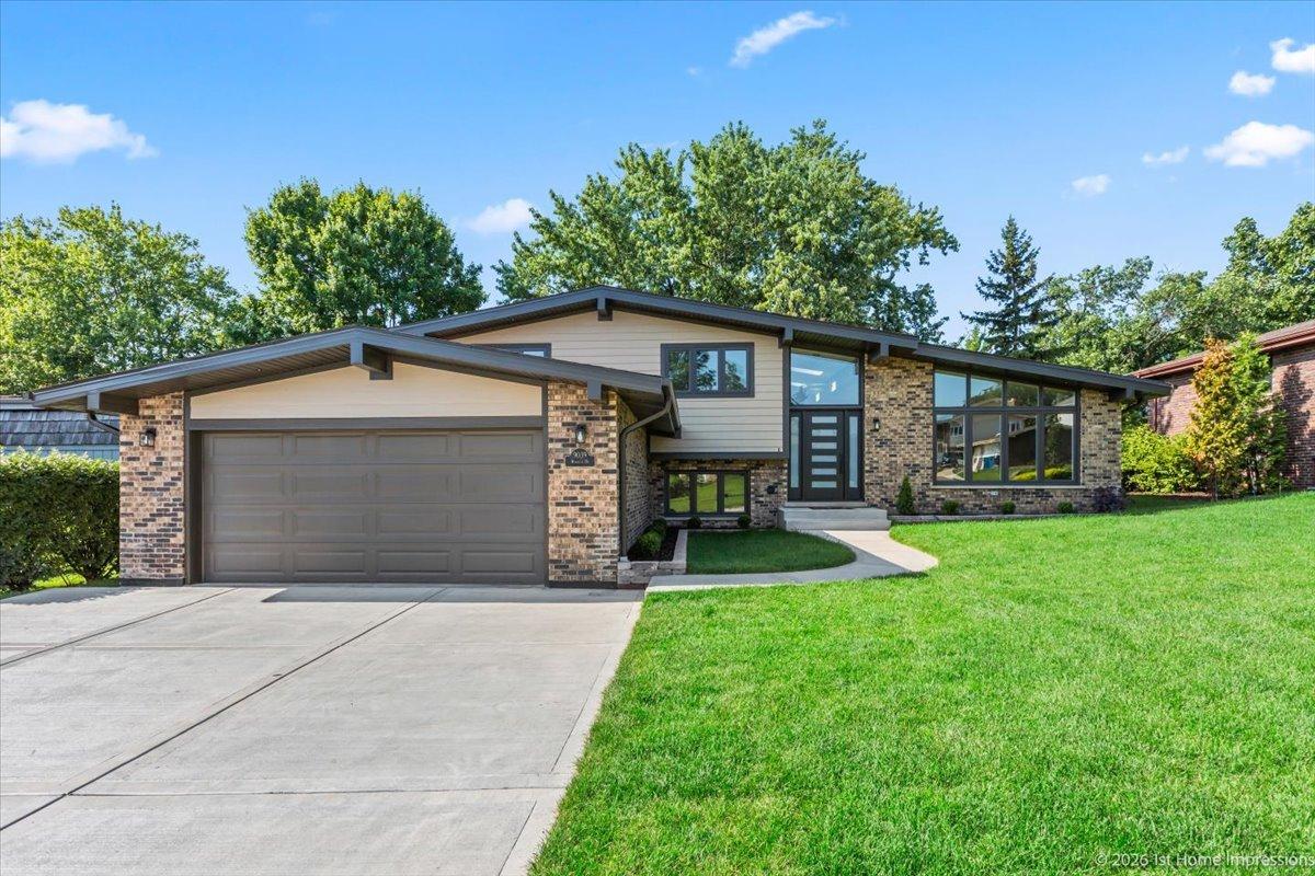 9039 Windsor Dr., Palos Hills, IL 60465
