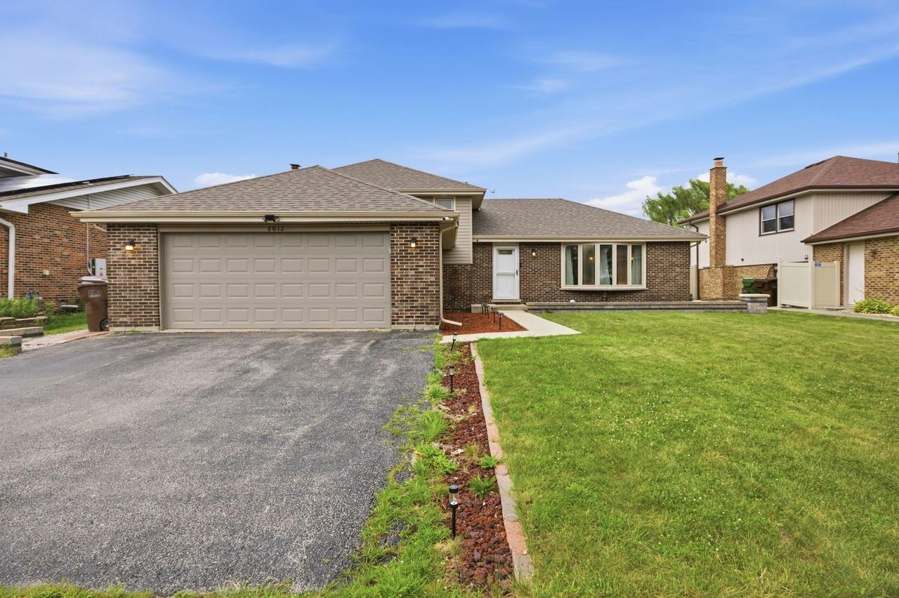 8612 Carriage Ln., Tinley Park, IL 60487