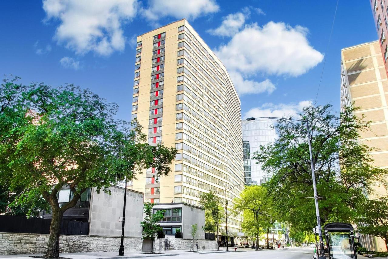 2930 N Sheridan Rd. #702, Chicago, IL 60657