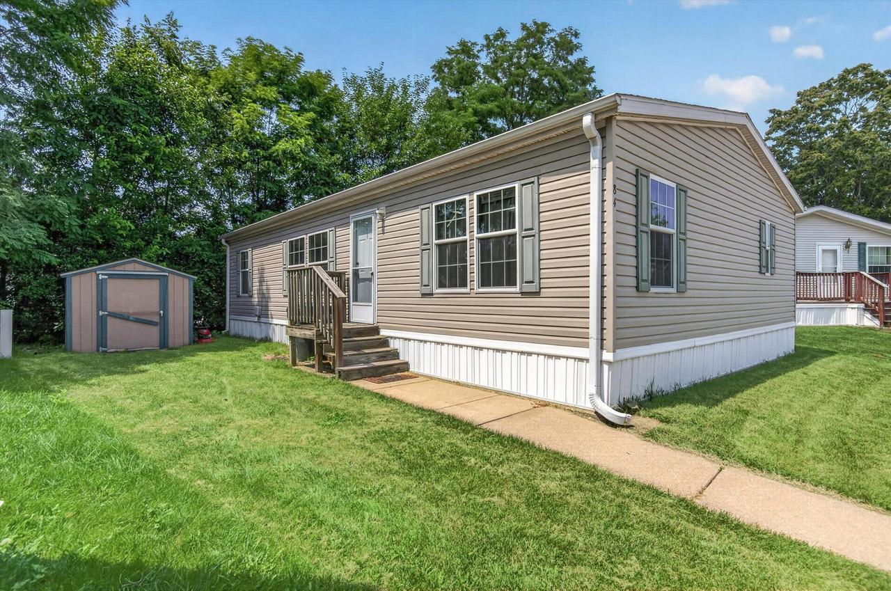 84 Brenner Ct., Lynwood, IL 60411