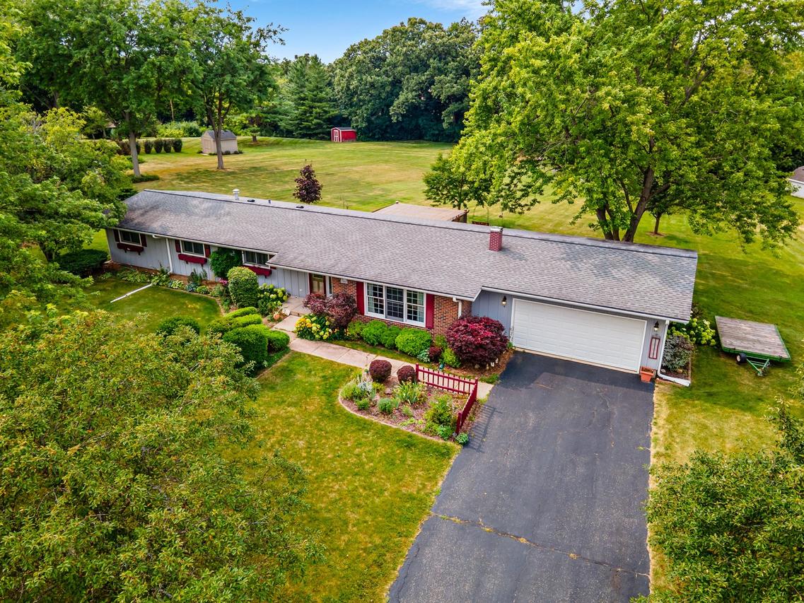 9517 Beech Ave., Crystal Lake, IL 60014