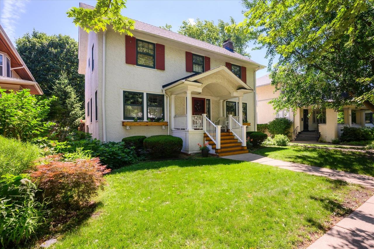 836 N Grove Ave., Oak Park, IL 60302