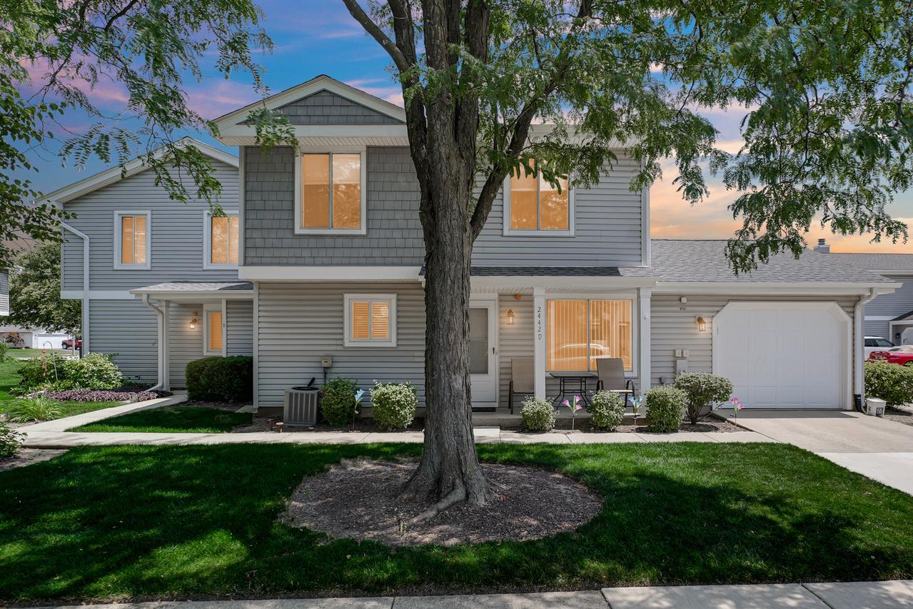 2442 Brunswick Cir. #4D, Woodridge, IL 60517
