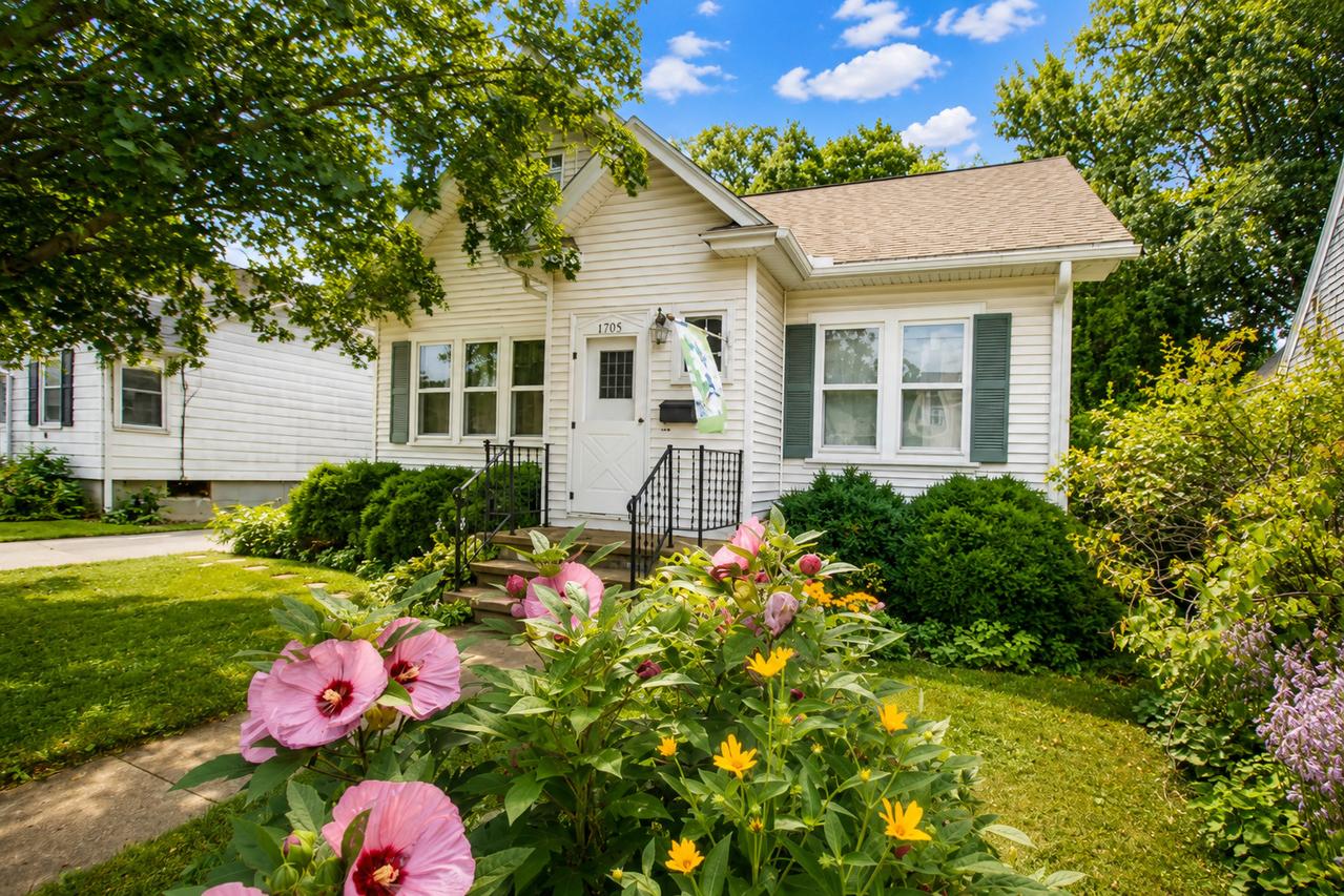 1705 W 2nd St., Dixon, IL 61021