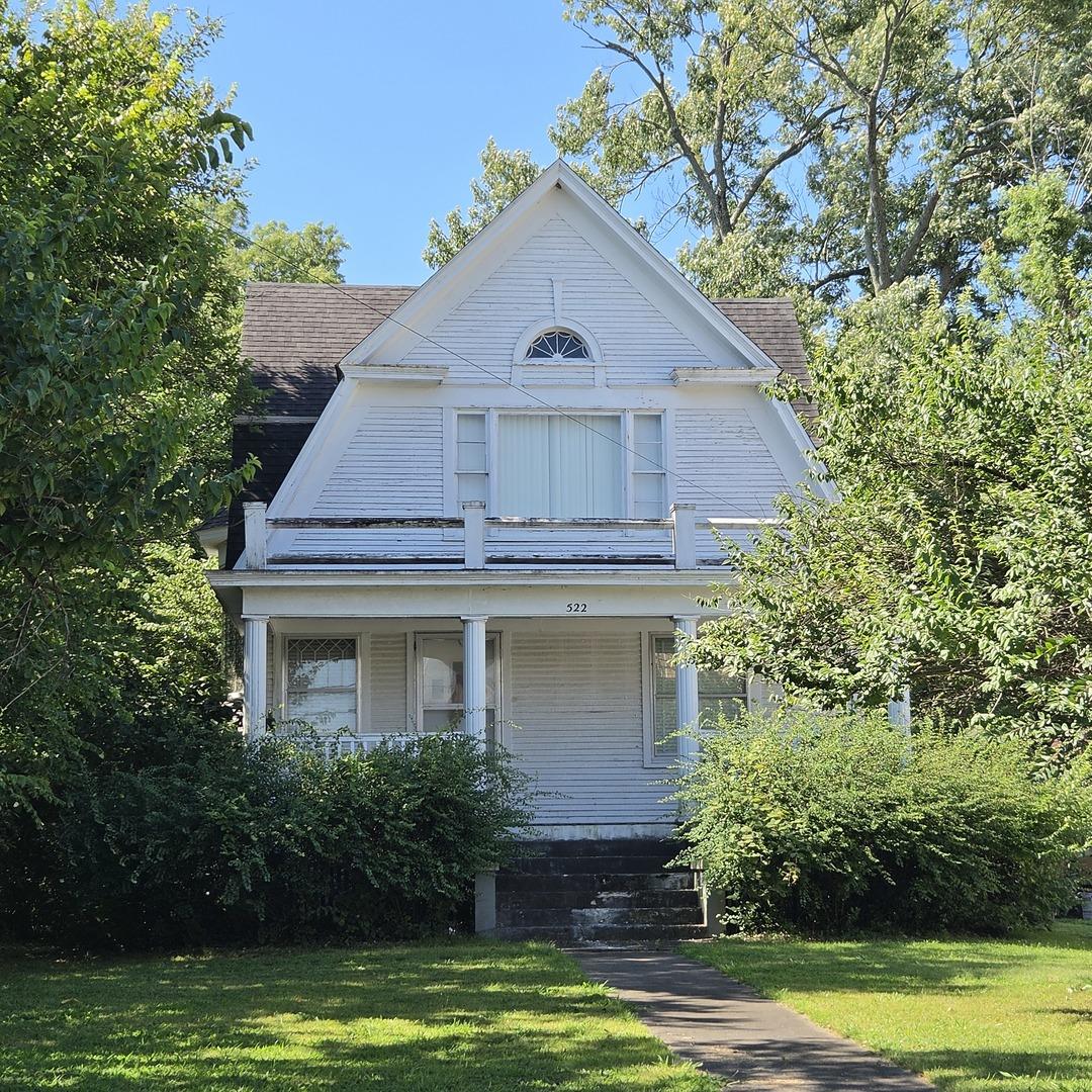 522 E Main St., Benton, IL 62812