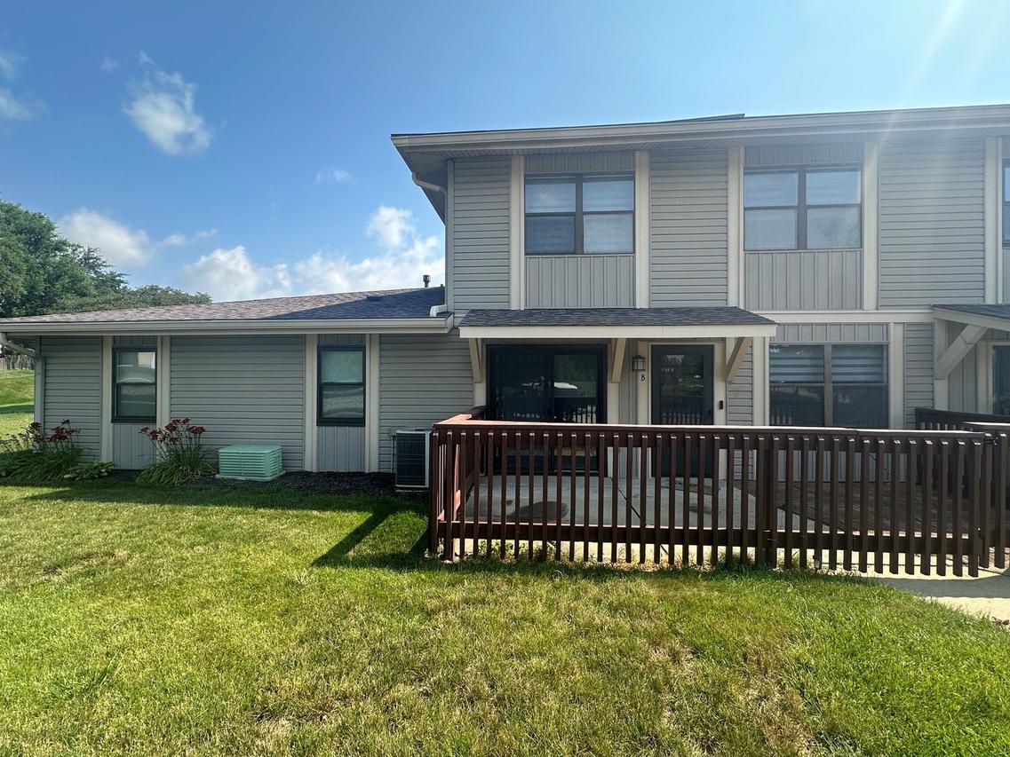 5700 Dutch Mill Ct. #B, Hanover Park, IL 60133